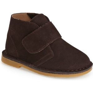 Tucker + Tate brown suede chukka